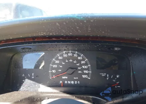 2000 Lincoln Town Car Executive z USA, uszkodzony, nr VIN 1LNHM81W2YY864825